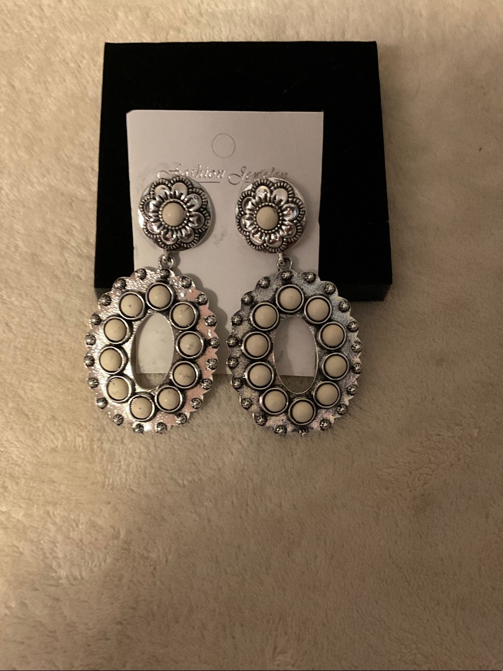 Fashion Jewelry Silver-Tone Oval Dangle Earrings with Cream Accents